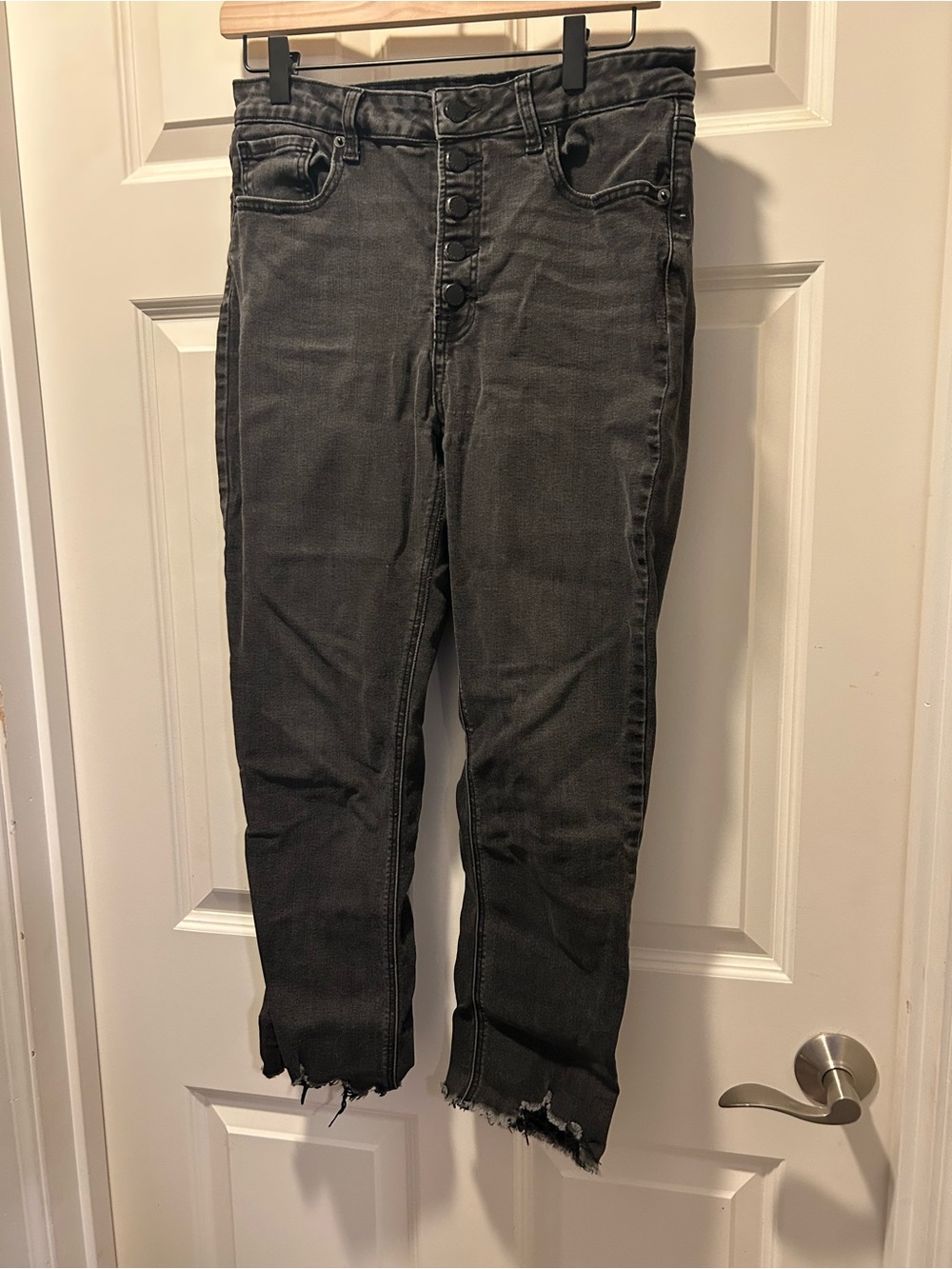 Just USA Black Cropped Ankle Jeans with Raw Hem
